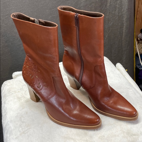 Candie's Tan Sole Detail heeled boots - Picture 1 of 9